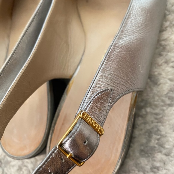 Vintage Chanel Silver slingback pumps - Picture 4 of 4